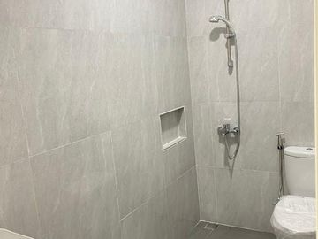 Dijual Rumah Baru 3 Lantai, Kondisi Hampir Jadi (Ready Agustus 2024), Lokasi Strategis Tanjung Duren Jakarta Barat