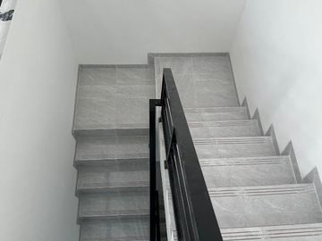 Dijual Rumah Baru 3 Lantai, Kondisi Hampir Jadi (Ready Agustus 2024), Lokasi Strategis Tanjung Duren Jakarta Barat