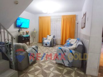 VENDO CASA DE 2 PISOS EN VENTANILLA ALTA 160 M2