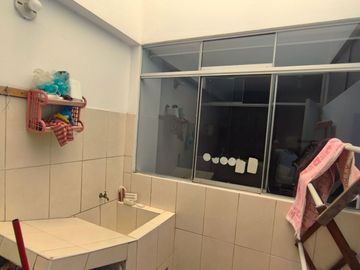 EN VENTA DEPARTAMENTO 2DO PISO ( 134 M2) ALT. 2 CDRAS. AV. CARAPONGO, LURIGANCHO