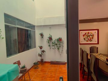 EN VENTA DEPARTAMENTO 2DO PISO ( 134 M2) ALT. 2 CDRAS. AV. CARAPONGO, LURIGANCHO
