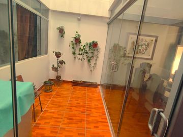EN VENTA DEPARTAMENTO 2DO PISO ( 134 M2) ALT. 2 CDRAS. AV. CARAPONGO, LURIGANCHO