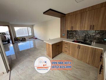 MODERNO PROYECTO VIP DE VENTA, Sector Molipamba C1301