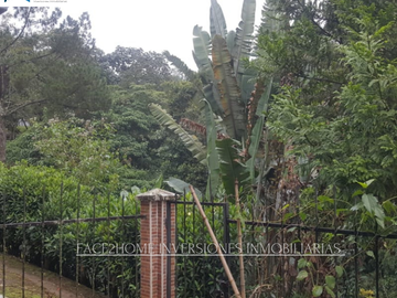 CASA EN VENTA CON 4 HABITACIONES Y JACUZZI 320 m²