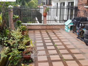 CASA EN VENTA CON 4 HABITACIONES Y JACUZZI 320 m²