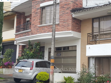 CASA EN VENTA CON 4 HABITACIONES Y JACUZZI 320 m²