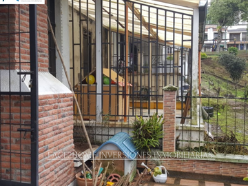 CASA EN VENTA CON 4 HABITACIONES Y JACUZZI 320 m²