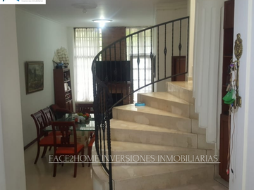 CASA EN VENTA CON 4 HABITACIONES Y JACUZZI 320 m²