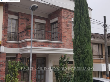 CASA EN VENTA CON 4 HABITACIONES Y JACUZZI 320 m²