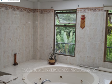CASA EN VENTA CON 4 HABITACIONES Y JACUZZI 320 m²