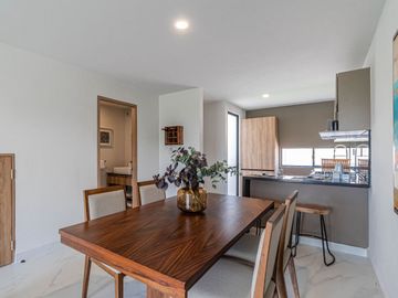 CASA EN VENTA AL SUR DE CUERNAVACA CON ALBERCA Y JARDIN