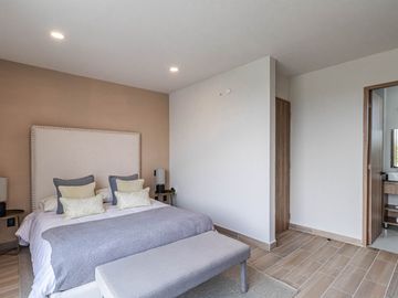 CASA EN VENTA AL SUR DE CUERNAVACA CON ALBERCA Y JARDIN