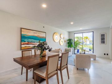 CASA EN VENTA AL SUR DE CUERNAVACA CON ALBERCA Y JARDIN