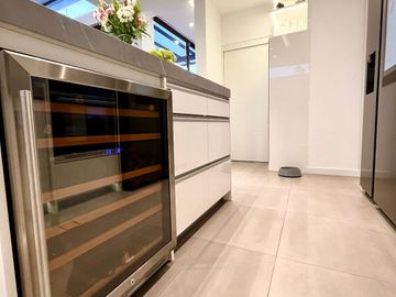SE VENDE MODERNA CASA DE UNA SOLA PLANTA