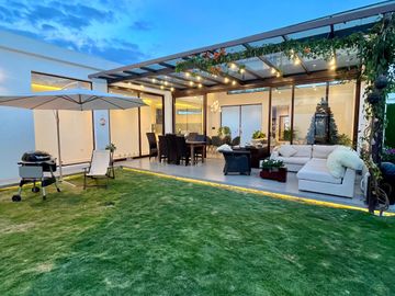 SE VENDE MODERNA CASA DE UNA SOLA PLANTA
