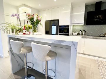 SE VENDE MODERNA CASA DE UNA SOLA PLANTA