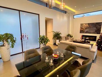 SE VENDE MODERNA CASA DE UNA SOLA PLANTA