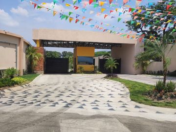 VENTA DE CASA RESIDENCIAL CON ALBERCA, ROOF GARDEN Y JARDIN PROPIO EN YAUTEPEC