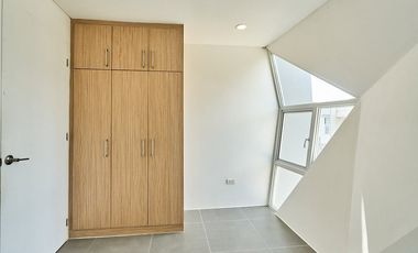 BATULAOV1B12XX: For Rent Semi Furnished 2BR Town House in Batulao Artscapes Commune
