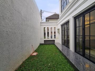 RUMAH BRANDNEW AMERICAN CLASSIC di Jl BANGKA / KEMANG, JAKSEL