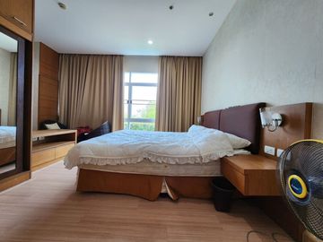 Condominium for sale, Modern Contemporary style, Doi Suthep view. The condo is located between Chiang Mai city. Near the Chiang Mai International Conv