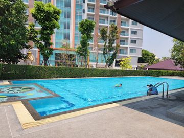 Condominium for sale, Modern Contemporary style, Doi Suthep view. The condo is located between Chiang Mai city. Near the Chiang Mai International Conv