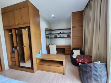 Condominium for sale, Modern Contemporary style, Doi Suthep view. The condo is located between Chiang Mai city. Near the Chiang Mai International Conv