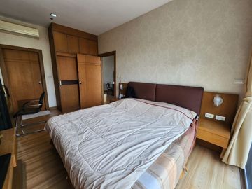 Condominium for sale, Modern Contemporary style, Doi Suthep view. The condo is located between Chiang Mai city. Near the Chiang Mai International Conv