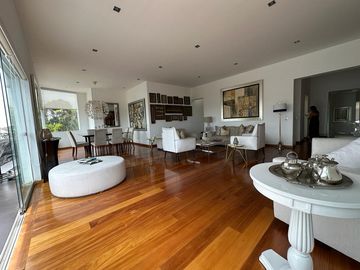 ¡BAJO DE PRECIO! Linda y moderna casa de 3 niveles  en Condominio Cerros de Camacho, con una vista espectacular al Club el Golf Los Incas.