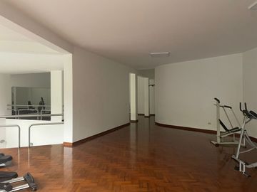 ¡BAJO DE PRECIO! Linda y moderna casa de 3 niveles  en Condominio Cerros de Camacho, con una vista espectacular al Club el Golf Los Incas.