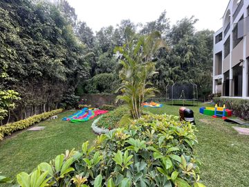 ¡BAJO DE PRECIO! Linda y moderna casa de 3 niveles  en Condominio Cerros de Camacho, con una vista espectacular al Club el Golf Los Incas.
