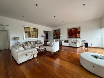 ¡BAJO DE PRECIO! Linda y moderna casa de 3 niveles  en Condominio Cerros de Camacho, con una vista espectacular al Club el Golf Los Incas.