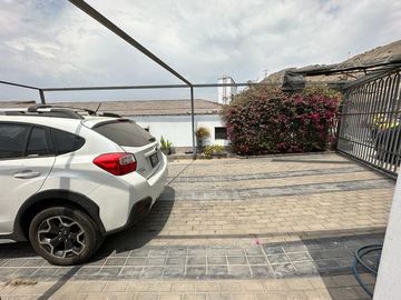 ¡BAJO DE PRECIO! Linda y moderna casa de 3 niveles  en Condominio Cerros de Camacho, con una vista espectacular al Club el Golf Los Incas.