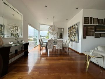 ¡BAJO DE PRECIO! Linda y moderna casa de 3 niveles  en Condominio Cerros de Camacho, con una vista espectacular al Club el Golf Los Incas.