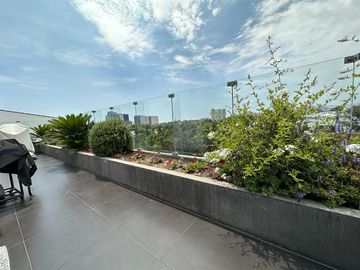 ¡BAJO DE PRECIO! Linda y moderna casa de 3 niveles  en Condominio Cerros de Camacho, con una vista espectacular al Club el Golf Los Incas.