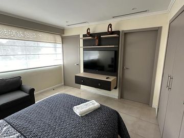 En venta suite amoblada en Riverfront 2 en Puerto Santa Ana