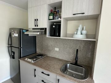 En venta suite amoblada en Riverfront 2 en Puerto Santa Ana
