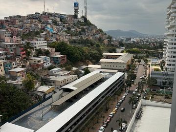 En venta suite amoblada en Riverfront 2 en Puerto Santa Ana