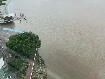 En venta suite amoblada en Riverfront 2 en Puerto Santa Ana