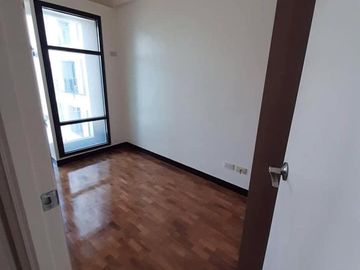 Ready for occupancy condominium penthouse two beroom in makati ayala city area avenue rcbc plaza pb com triangle Makati area  Ready for occupancy arna