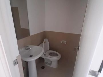 Ready for occupancy condominium penthouse two beroom in makati ayala city area avenue rcbc plaza pb com triangle Makati area  Ready for occupancy arna