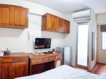 Apartemen GreenBay Pluit, studio furnish, view pool, lt rendah