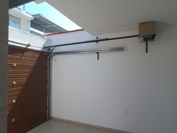 Venta de Casa de estreno 3 pisos con Piscina en Piura