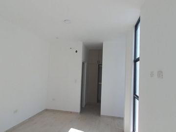 Venta de Casa de estreno 3 pisos con Piscina en Piura