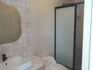 Venta de Casa de estreno 3 pisos con Piscina en Piura