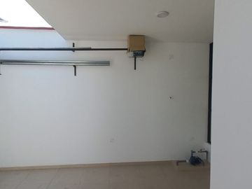Venta de Casa de estreno 3 pisos con Piscina en Piura