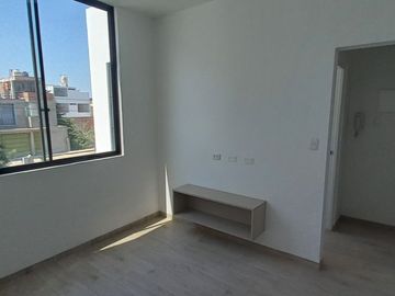 Venta de Casa de estreno 3 pisos con Piscina en Piura