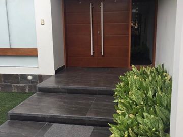 HERMOSA CASA 5 DORMITORIOS -JARDÍN SAUNA GIMNASIO PISCINA