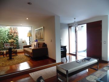 HERMOSA CASA 5 DORMITORIOS -JARDÍN SAUNA GIMNASIO PISCINA