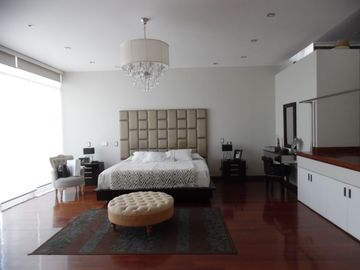 HERMOSA CASA 5 DORMITORIOS -JARDÍN SAUNA GIMNASIO PISCINA